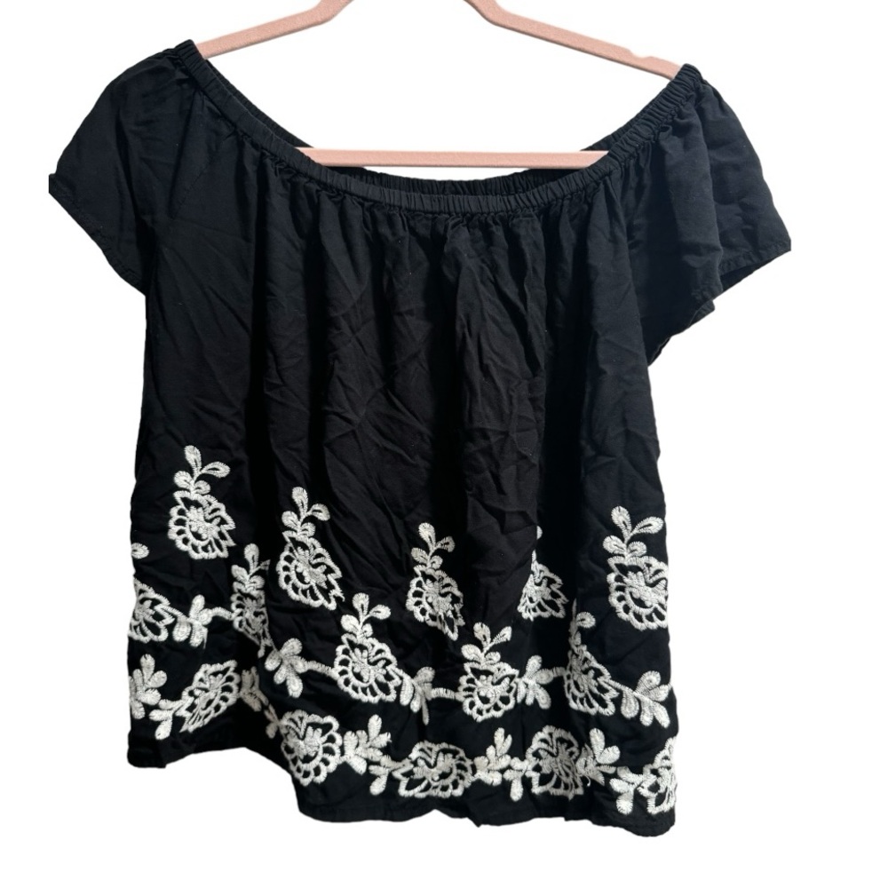 Black top with Sewn in Floral pattern, 100% Rayon, size Large